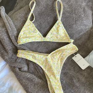 Lahaina bathing suit top and bottom size small